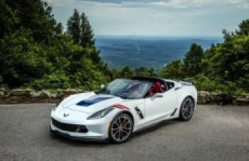 Corvette chega com motor V8 de 659 cv