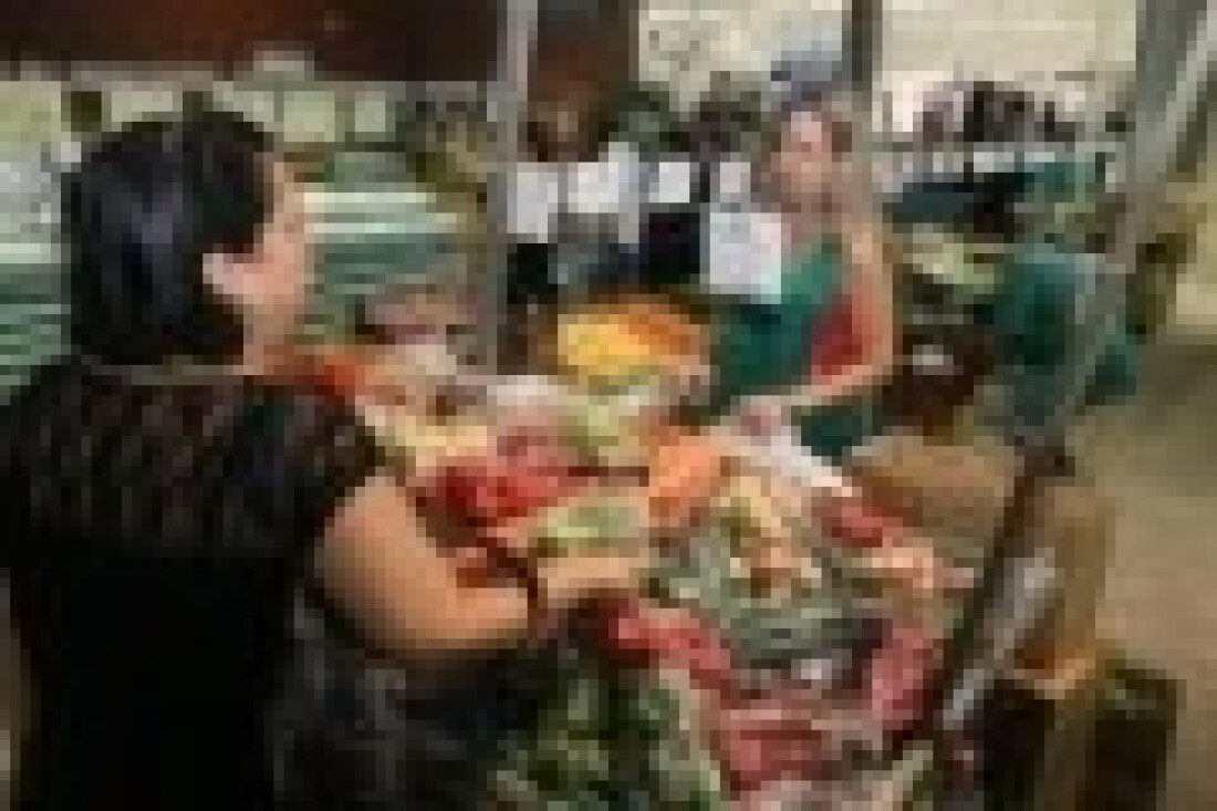 Feira noturna celebra data com shows, sorteio e bolo