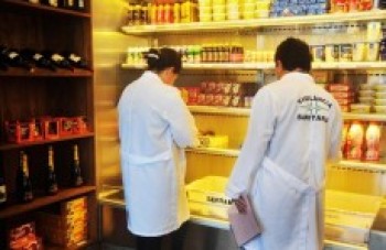 Vigilância fiscaliza comércio de alimentos em 180 locais