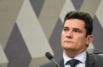 Sérgio Moro desconversa sobre filho de Bolsonaro