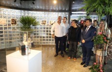 Ator Paulo Betti participa de roda de conversa durante inauguração