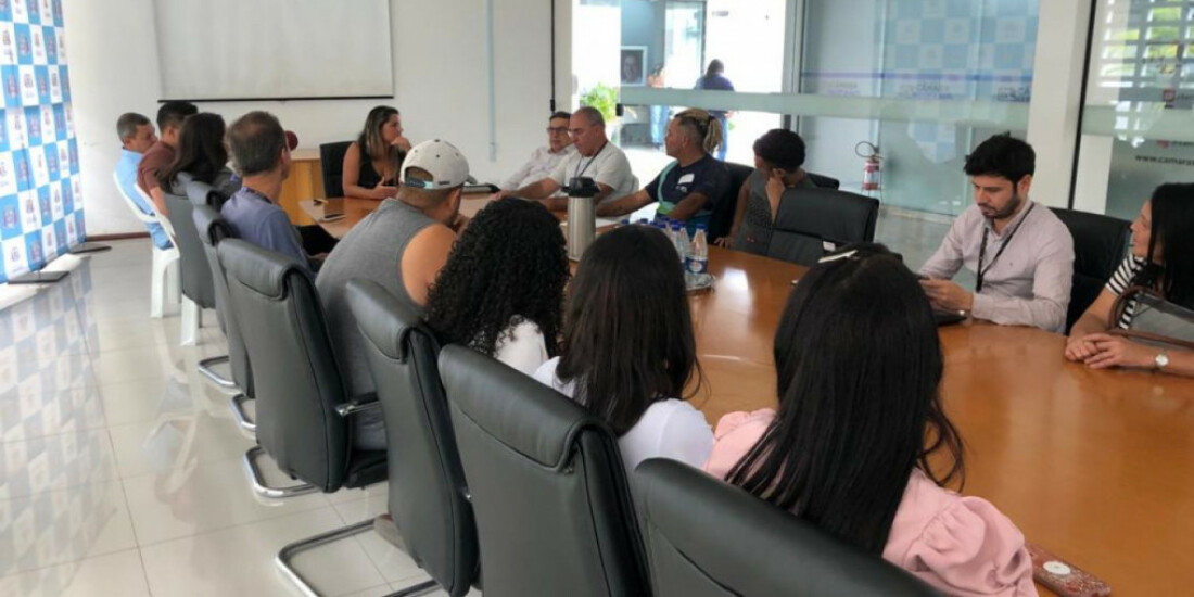 Vereadora recebe moradores da Vila Fátima