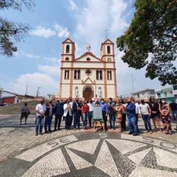 André do Prado participa de reinauguração de praça