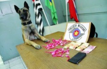 Duas meninas são surpreendidas vendendo drogas em Suzano