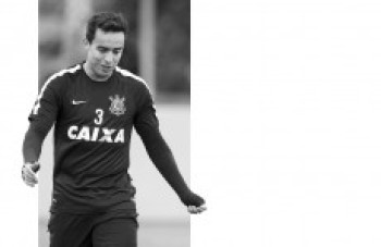 Jadson reclama do horário da partida