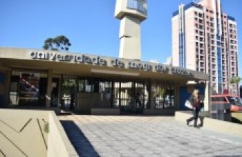 Faculdades e universidades voltam no dia 8