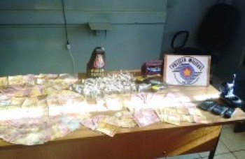 FT apreende drogas e dinheiro do tráfico