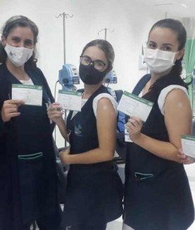 ? Funcionários do centro oncológico são vacinados