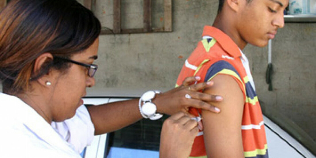 Mogi libera vacina para professores e profissionais