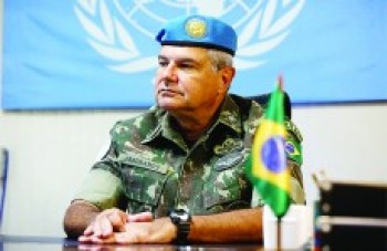 Morre general comandante no Haiti