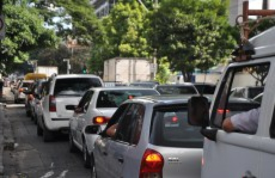 Tempo no trânsito gera custo de R$ 62 bi/ano