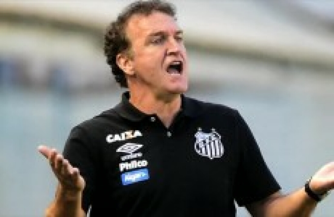 Técnico Cuca tem "sintomas respiratórios transitórios"