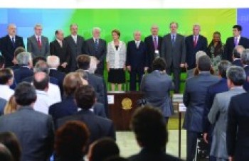 Dilma dá posse e pede dedicação até 2018