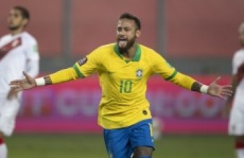 Tite evita comparar Neymar com outros jogadores