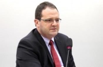 Sai Levy e entra Barbosa para tentar melhorar a economia