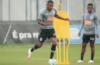 Corinthians reintegra o zagueiro Marllon ao time