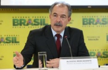 Ministro é acusado de tentar anulação