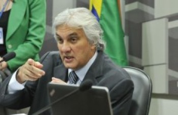 Delcídio assume que recebeu US$ 1 milhão