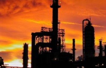 Mancha de petróleo ameaça poluir aqueduto da Colômbia