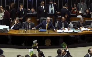 Congresso inicia os debates sobre processo contra Dilma