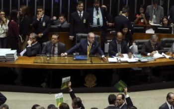 Congresso inicia os debates sobre processo contra Dilma
