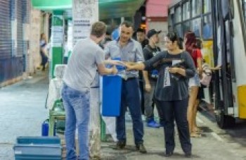 Lixeiras são instaladas em duas avenidas da área central
