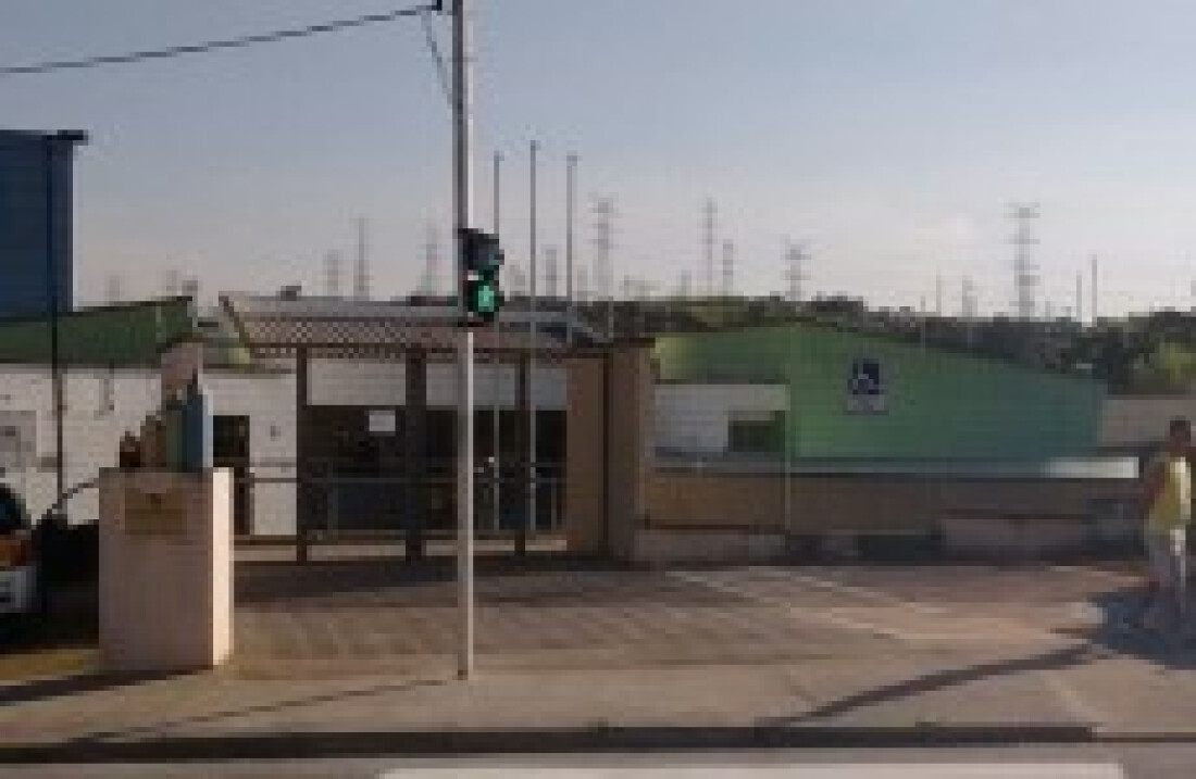 Semáforos ampliam segurança de pedestres em dois bairros