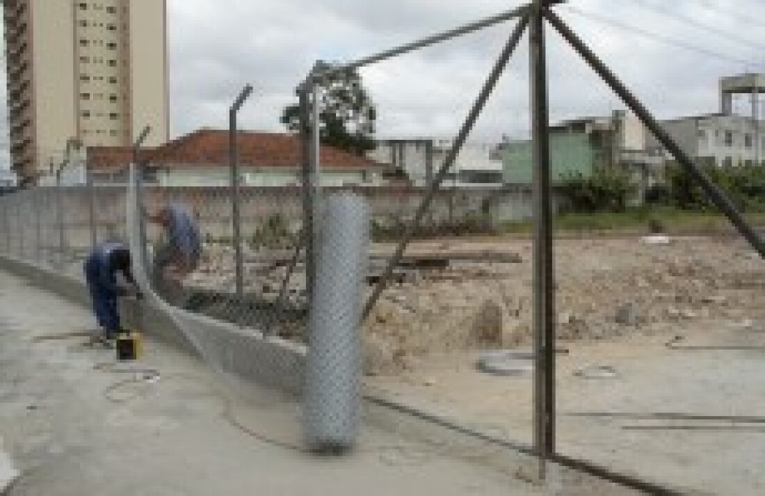 Área é isolada três meses depois de queda de muros