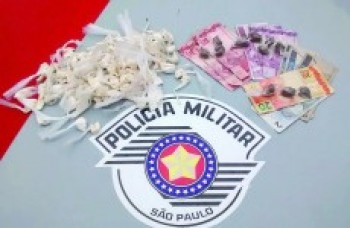 PM acha drogas com adolescente na Divisa