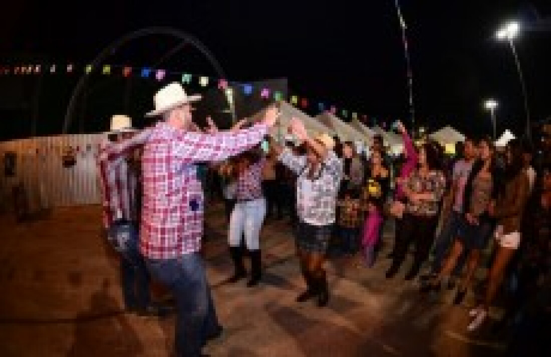 Mais de cinco mil pessoas prestigiam Festa Junina