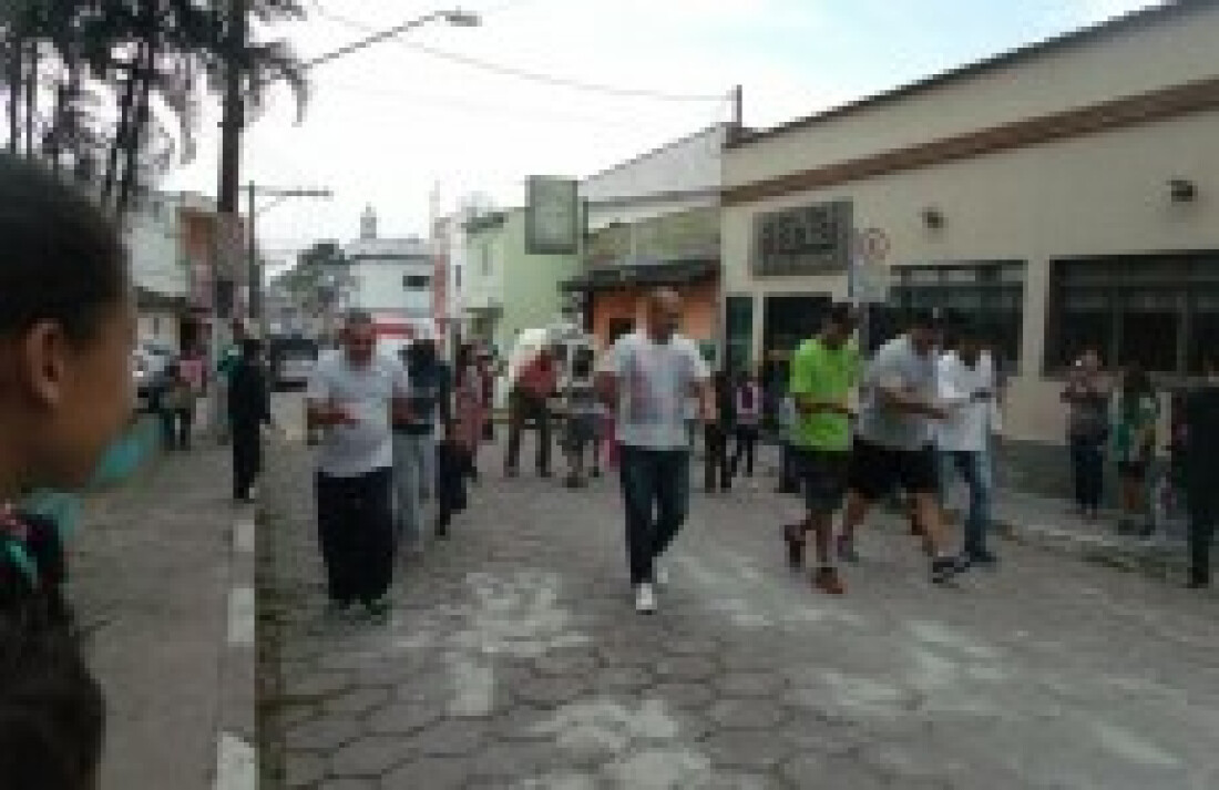 Gincana de rua incentiva a interação entre pais e filhos