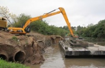 Dois mil metros cúbicos de detritos são retirados