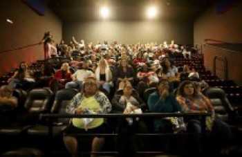 Projeto leva mulheres para sessão de cinema em Itaquá