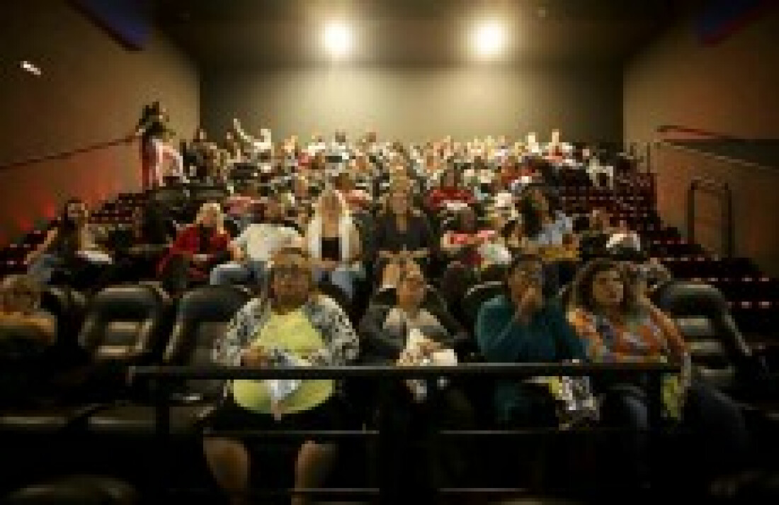 Projeto leva mulheres para sessão de cinema em Itaquá