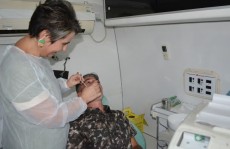 Odonto Móvel atende e orienta sobre saúde bucal