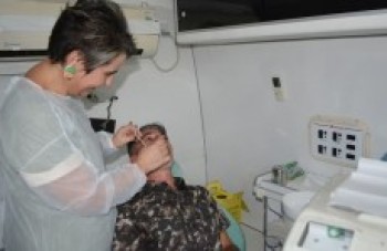 Odonto Móvel atende e orienta sobre saúde bucal