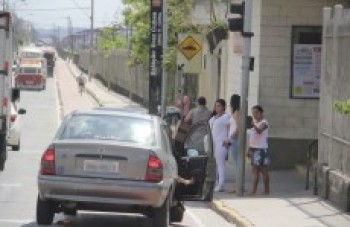 Falta de vagas nos arredores da estação é alvo de queixas
