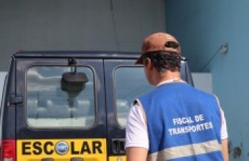 Veículos de transporte escolar passam por vistoria