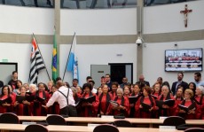 Câmara de arujá recebe cantata