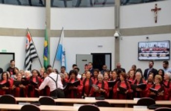 Câmara de arujá recebe cantata