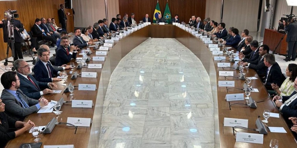 Em reunião com Lula, governadores condenam atos antidemocráticos