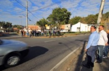Prefeito escuta demandas para bairro
