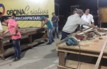 Pátio é transformado em oficina criativa de cursos
