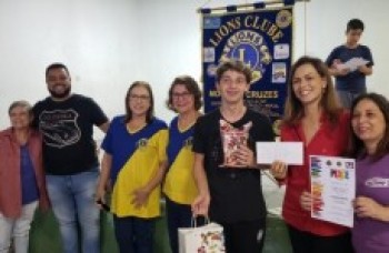 Lions entrega premiação por projetos pela paz