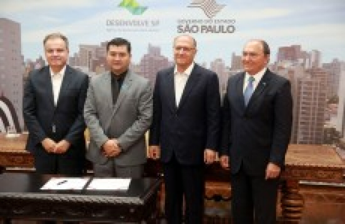 Contrato para financiar obra da Arena Multiuso é assinado