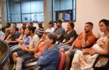 Debate sobre ambulantes reúne mais de 80 pessoas