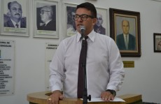Vereador questiona prefeitura sobre distribuição de uniformes
