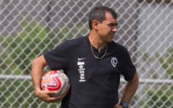 Corinthians terá desfalques na zaga contra o Cruzeiro