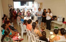 Fundo Social de Itaquá entrega roupas em 2 bairros da cidade