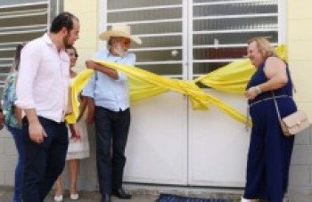 Prefeito entrega unidadeescolar no Jd. das Flores